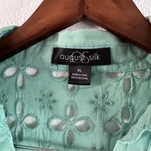 August Silk cotton top with eyelet design Split Neck Roll Tab muted green Sz XL - Picture 4 of 8